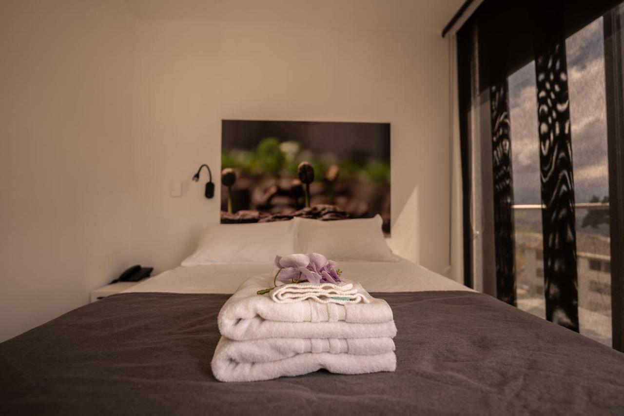 The Coffee Club Apartahotel 马尼萨莱斯 外观 照片
